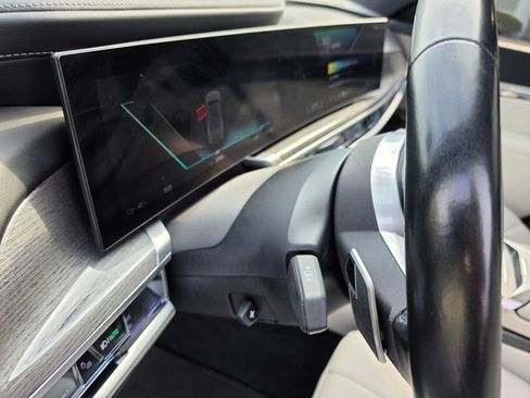 Used 2023 BMW i7 xDrive60 AWD/4WD image 26