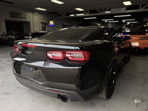 Used 2019 Chevrolet Camaro LT RWD image 5