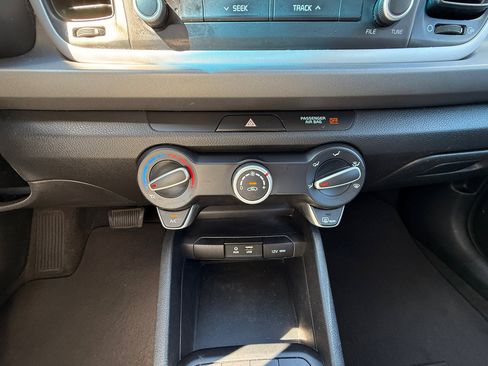 Used 2018 Kia Rio LX image 16