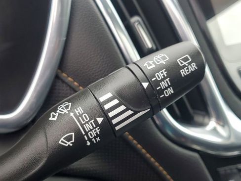 Used 2023 Chevrolet Equinox Premier image 17