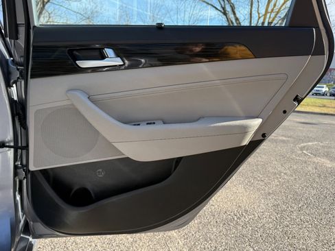 Used 2016 Hyundai Sonata Limited w/ Option Group 02 image 15