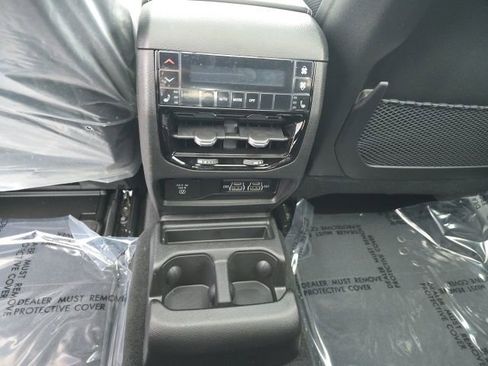 New 2025 Jeep Grand Cherokee L Limited w/ Luxury Tech Group II AWD/4WD image 23