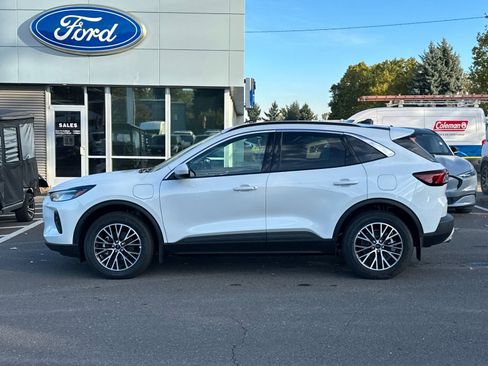 Used 2024 Ford Escape SE image 3