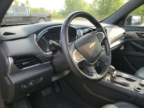 Used 2023 Chevrolet Traverse LT w/ LT Premium Package AWD/4WD image 8