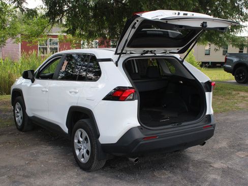 Used 2025 Toyota RAV4 LE AWD/4WD image 7