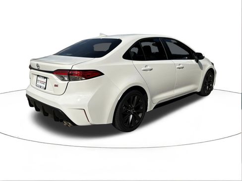 Used 2024 Toyota Corolla SE FWD image 3