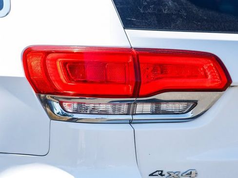Used 2017 Jeep Grand Cherokee Overland w/ Jeep Active Safety Group AWD/4WD image 10