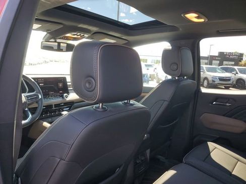 Certified 2024 GMC Canyon Denali AWD/4WD image 9