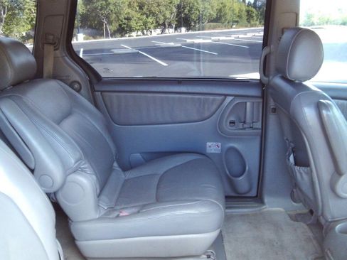 Used 2004 Toyota Sienna XLE image 23