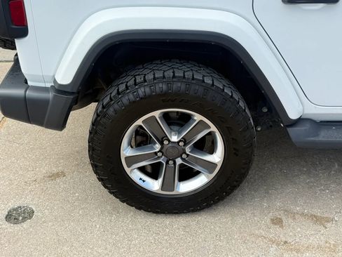 Used 2018 Jeep Wrangler Unlimited Sahara w/ Uconnect 4C Nav & Sound Group AWD/4WD image 46