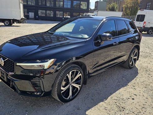 Certified 2022 Volvo XC60 B6 R-Design w/ Climate Package image 2