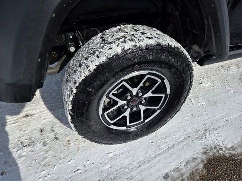 Used 2024 Jeep Gladiator Rubicon w/ Technology Group image 5