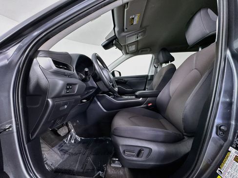 Used 2023 Toyota Highlander LE AWD/4WD image 19