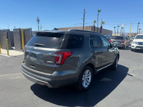 Used 2017 Ford Explorer XLT FWD image 5