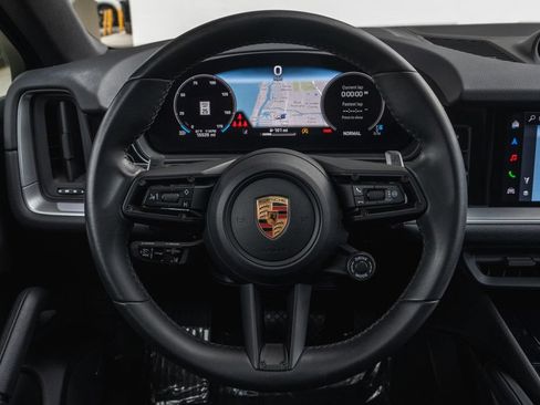 Used 2025 Porsche Cayenne Coupe AWD/4WD image 16
