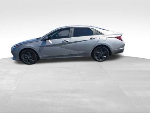 Used 2022 Hyundai Elantra SEL FWD image 4