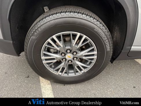 Used 2025 Chevrolet Traverse LT w/ Driver Confidence Package AWD/4WD image 14