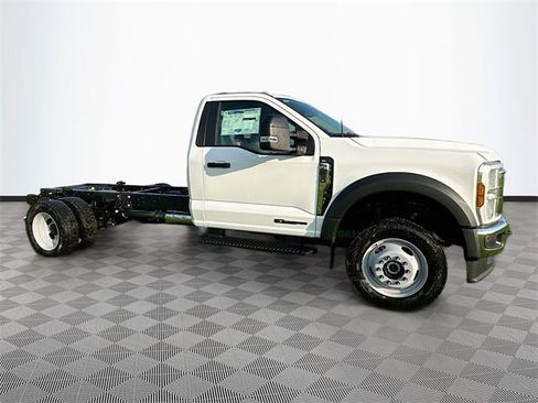 New 2025 Ford F550 4x4 Regular Cab Super Duty image 3