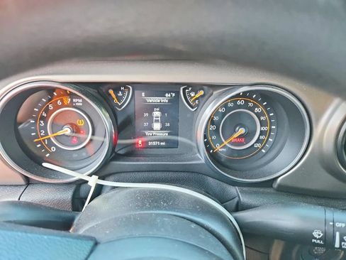 Used 2021 Jeep Gladiator Sport w/ Auxiliary Switch Group AWD/4WD image 9