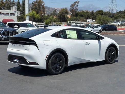 New 2026 Toyota Prius Plug-In Hybrid FWD image 11