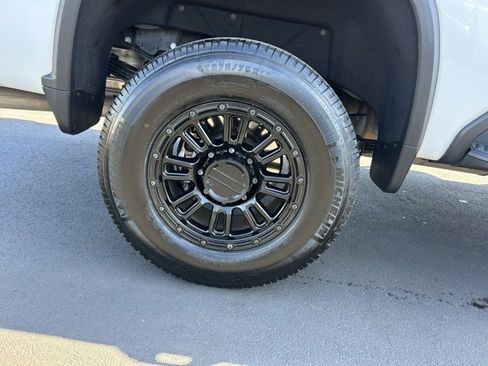 Used 2024 Chevrolet Silverado 3500 LT w/ Convenience Package image 7