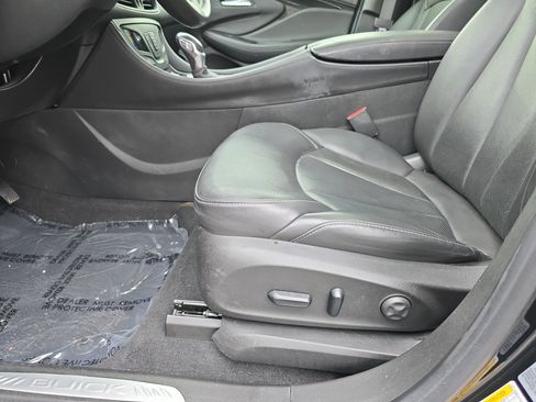 Used 2020 Buick Envision Premium image 27