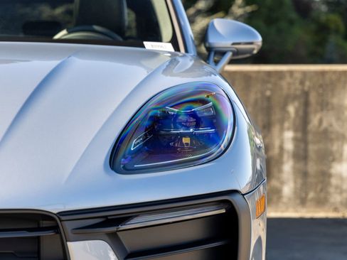 New 2026 Porsche Macan image 17