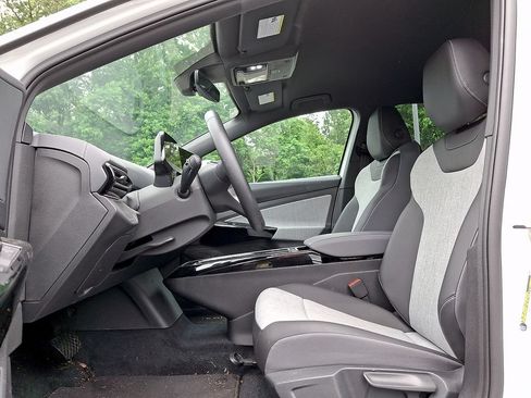 Certified 2025 Volkswagen ID.4 Pro RWD image 14
