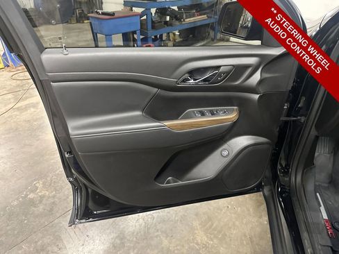 Used 2023 GMC Acadia SLE w/ Driver Convenience Package image 13