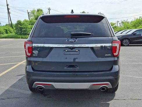 Used 2017 Ford Explorer XLT w/ Equipment Group 202A AWD/4WD image 5