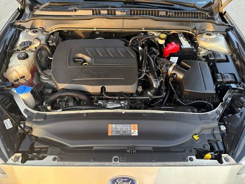Used 2015 Ford Fusion SE w/ Equipment Group 202A image 10