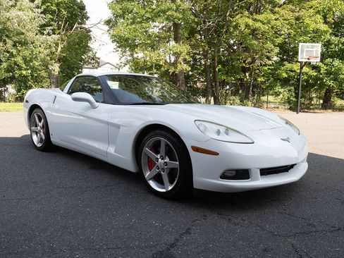 Used 2006 Chevrolet Corvette Coupe w/ Preferred Equipment Group RWD image 5
