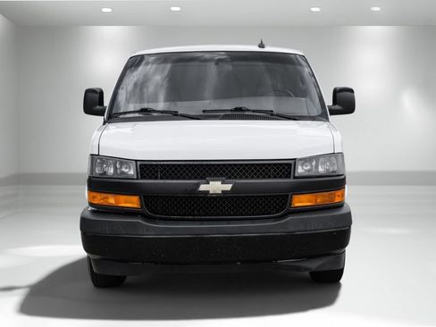 Used 2019 Chevrolet Express 2500 w/ Driver Convenience Package RWD image 4