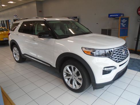 Certified 2023 Ford Explorer Platinum w/ Technology Package AWD/4WD image 1