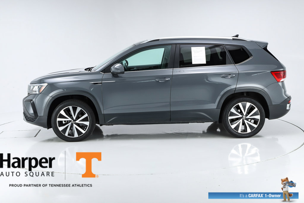Used 2023 Volkswagen Taos SE w/ Panoramic Sunroof Package AWD/4WD image 2