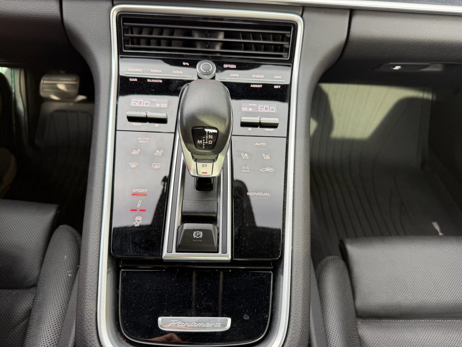 Used 2023 Porsche Panamera image 18