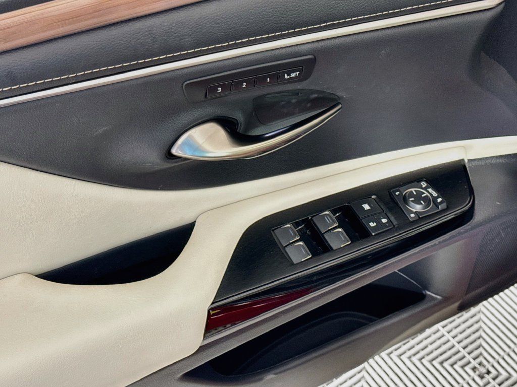 Used 2023 Lexus ES 350 w/ Premium Package FWD image 18