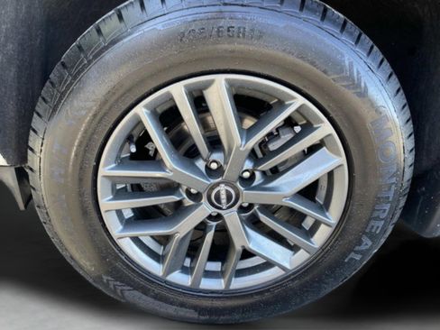 Used 2022 Nissan Rogue S image 11