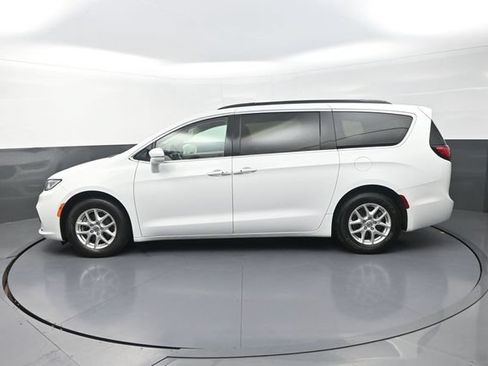 Used 2022 Chrysler Pacifica Touring-L FWD image 6