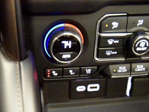 Used 2021 Chevrolet Tahoe High Country image 24