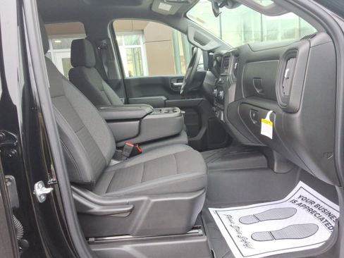 Used 2025 Chevrolet Silverado 2500 Custom w/ Custom Convenience Package image 30