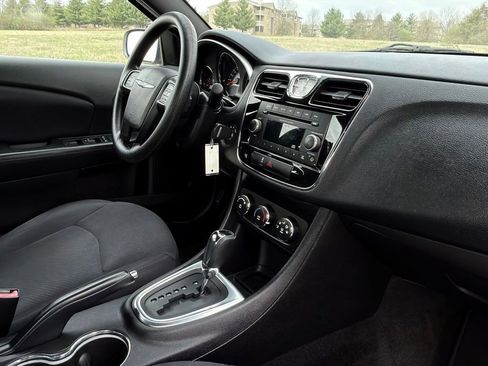 Used 2014 Chrysler 200 LX image 22