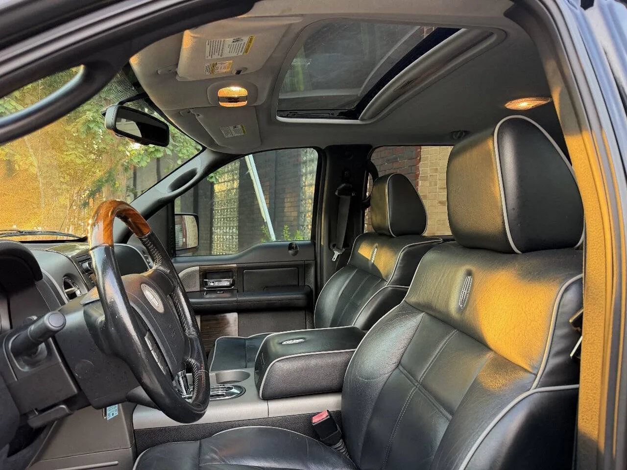 Used 2008 Lincoln Mark LT 4x4 image 6