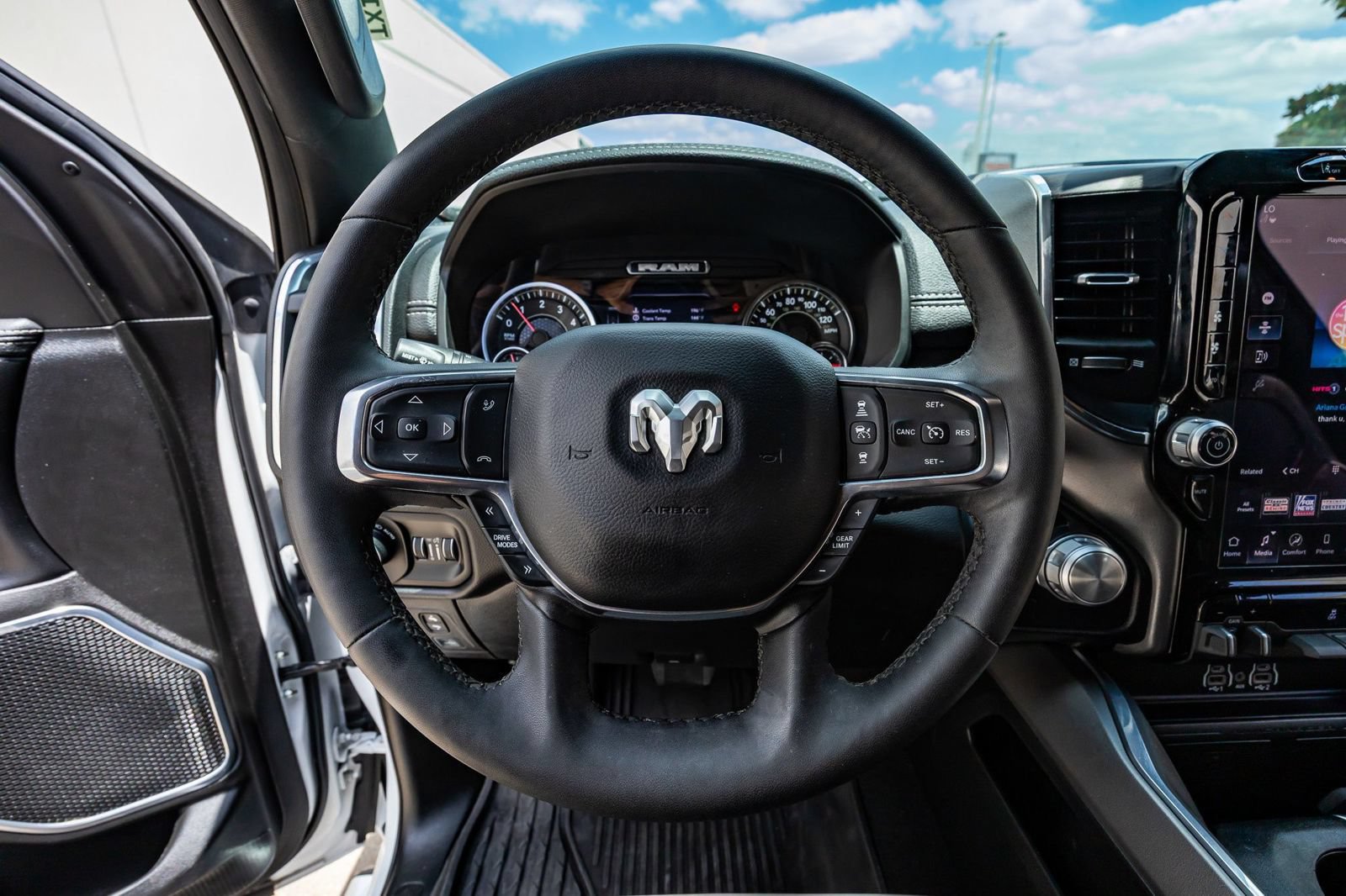 Used 2025 RAM 1500 Laramie AWD/4WD image 19