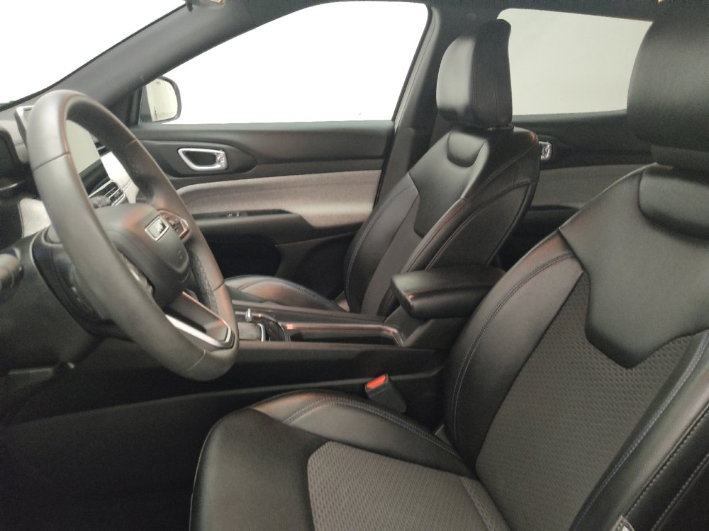 Used 2023 Jeep Compass Latitude AWD/4WD image 17