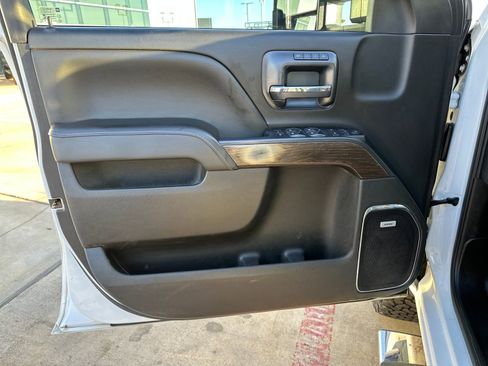Used 2019 GMC Sierra 3500 Denali w/ Duramax Plus Package image 10