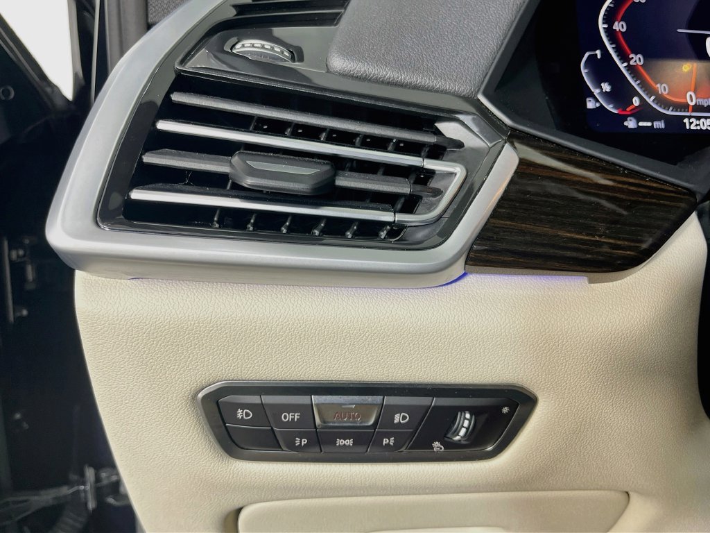 Used 2021 BMW X5 xDrive40i w/ M Sport Package AWD/4WD image 12