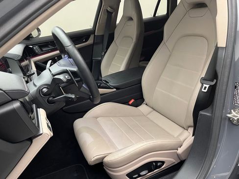 Used 2025 Porsche Panamera 4 image 5