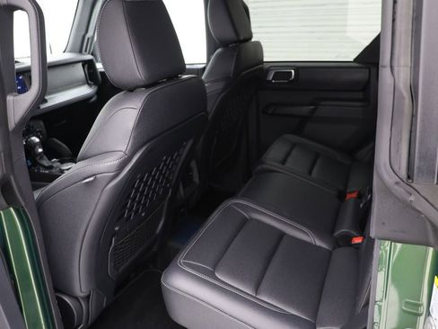 Used 2025 Ford Bronco Badlands image 11