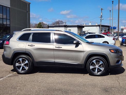 Used 2019 Jeep Cherokee Limited image 11